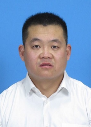 说明: 穿蓝色衬衫的男子描述已自动生成 说明: 穿蓝色衬衫的男子描述已自动生成