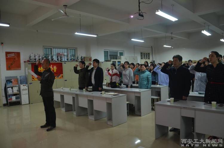 说明: //www.evolutionpt.org/__local/0/18/53/3E101952B0EF14BF9F6A8B0B932_67600893_F956.jpg