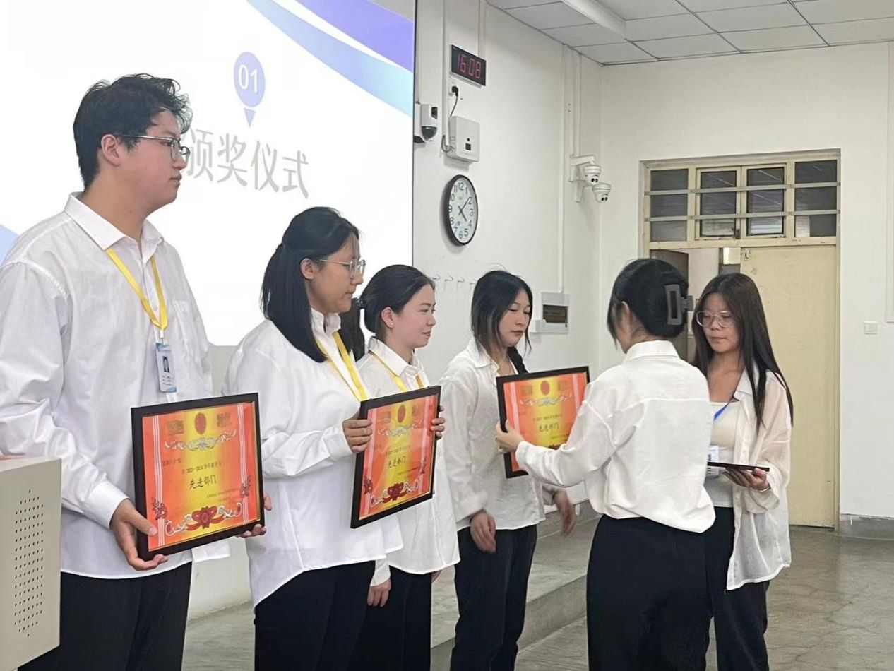 c17fd3efeb14daac682117fa40f826f c17fd3efeb14daac682117fa40f826f