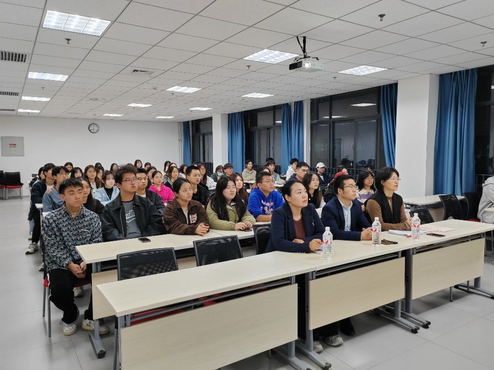 说明: D:\钉钉存储\2024.10.29evolution平台
学风联络员聘书颁发大会照片\微信图片_20241029221504.jpg